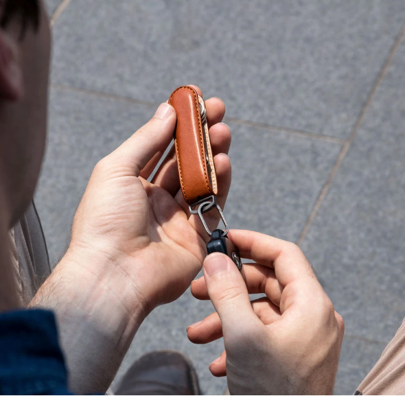 JIBBON - TITANIUM KEYRING